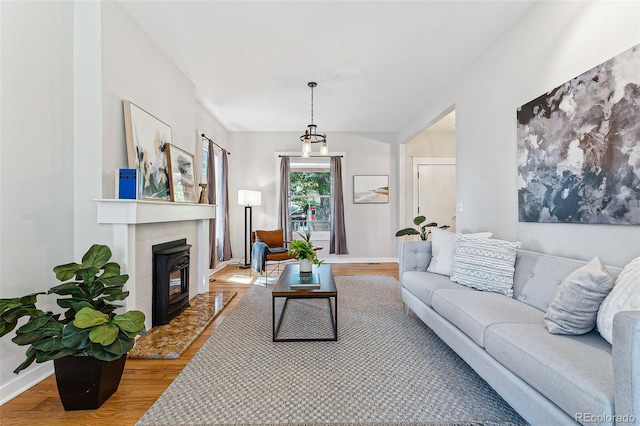 living area with light wood-style flooring and baseboards