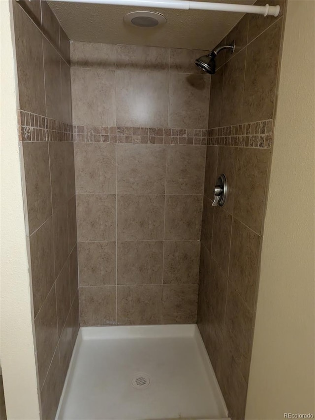 15703 E 13th Pl, Aurora, CO 80011 - full bath featuring tiled shower