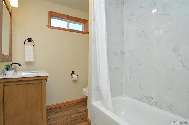 full bathroom with baseboards, toilet, shower / bathtub combination with curtain, vanity, and wood finished floors