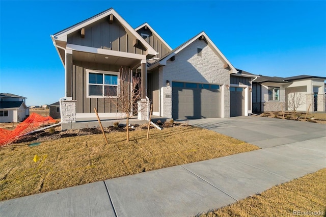 craftsman house featuring a garage and a front yard