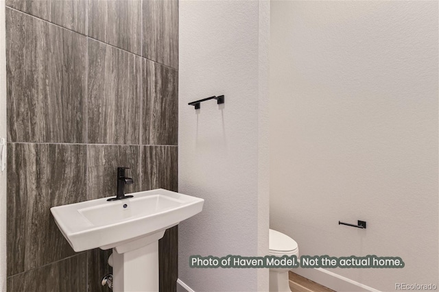 bathroom featuring sink and toilet