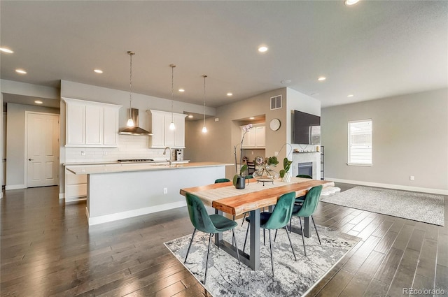 dining space with visible vents, baseboards, dark wood-type flooring, and recessed lighting