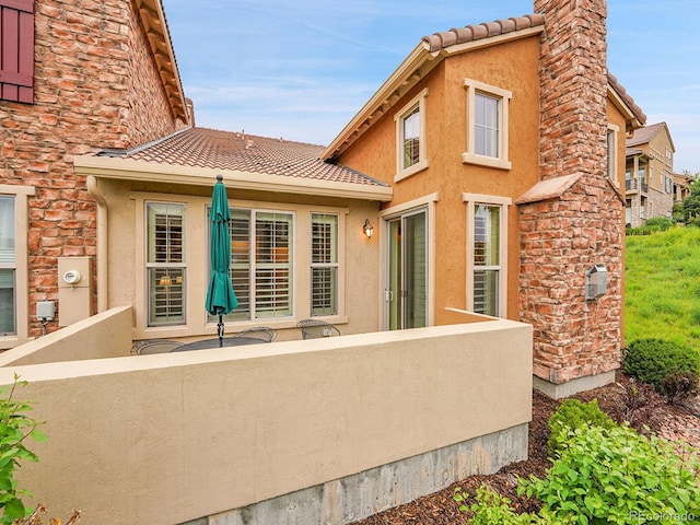 9246 Sori Ln, Highlands Ranch, CO 80126 - rear view of house with stucco siding and a tile roof