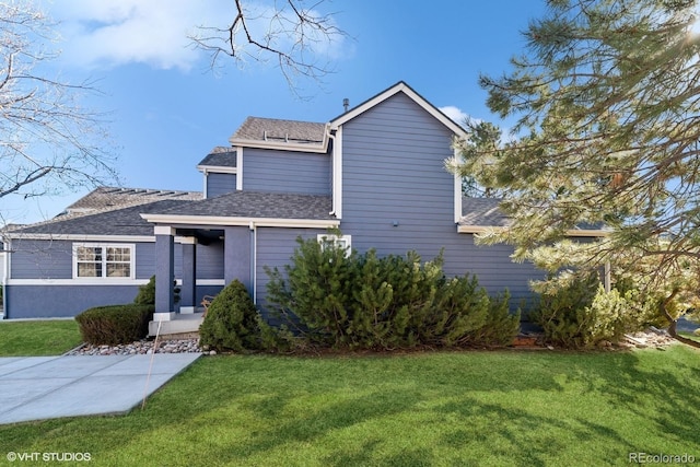 view of front of property with a front yard