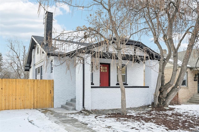 view of front of property featuring covered porch