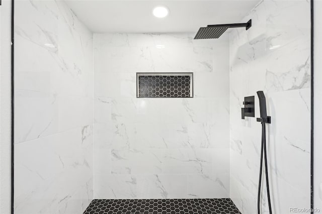 bathroom featuring tiled shower