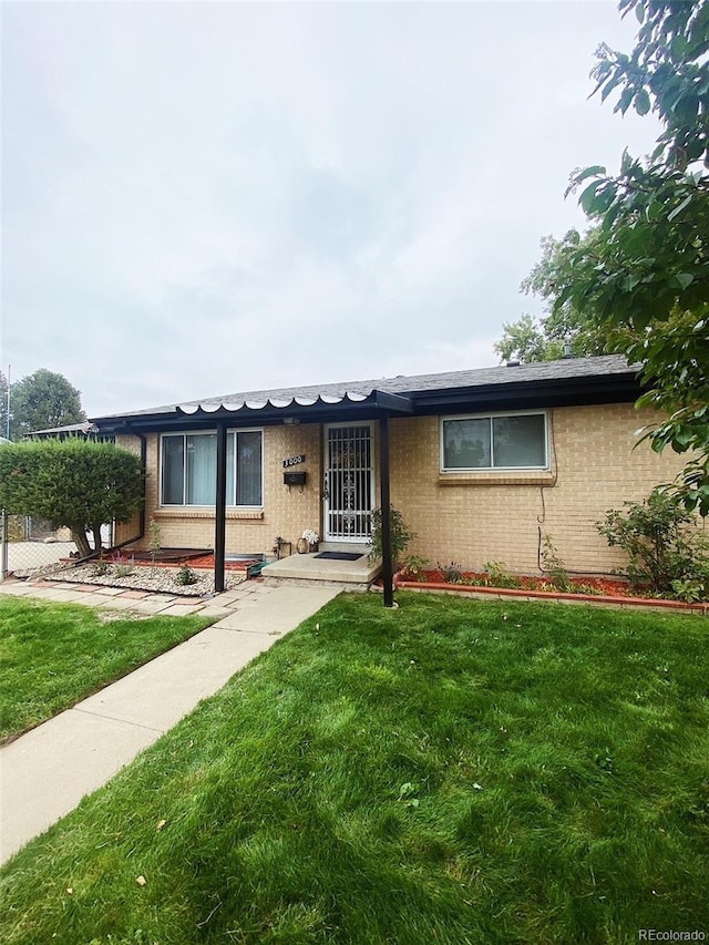 3000 Billings St, Aurora, CO 80011 - ranch-style home featuring brick siding and a front lawn