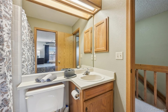 ensuite bathroom featuring toilet, ensuite bath, and vanity