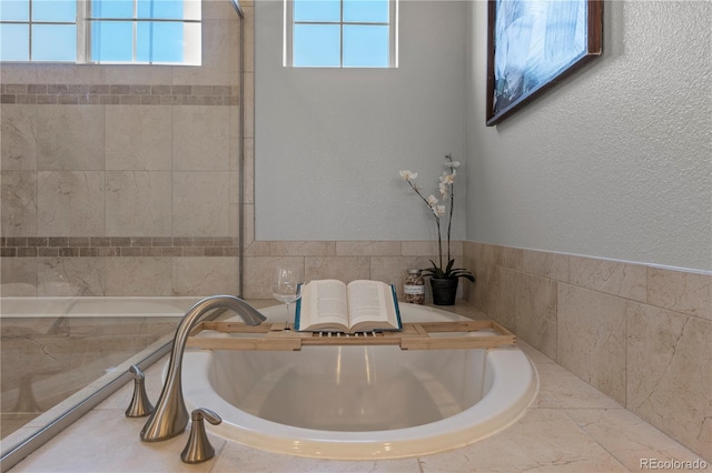 6877 Northstar Ct, Castle Rock, CO 80108 - full bath featuring a garden tub and a textured wall