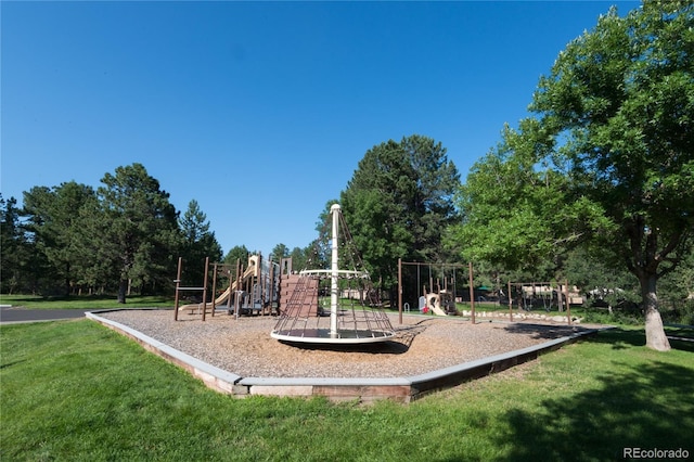 6877 Northstar Ct, Castle Rock, CO 80108 - communal playground with a yard