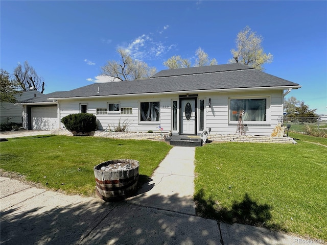 view of front of property featuring a front yard and a garage