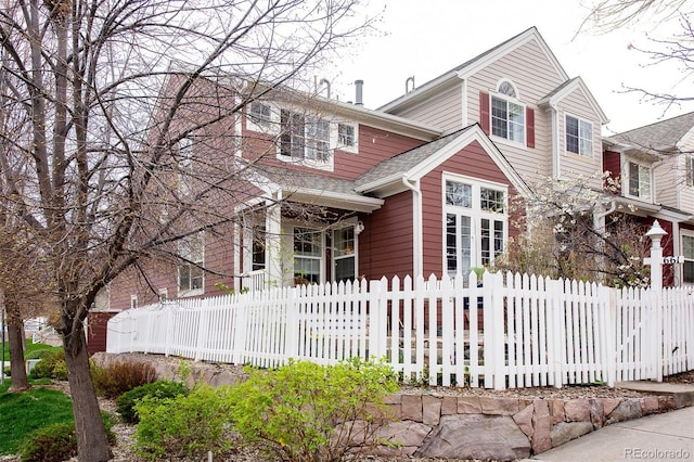 661 Snowberry St, Longmont, CO 80503 - traditional-style home featuring a fenced front yard