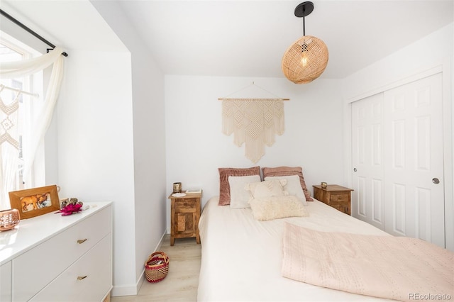 661 Snowberry St, Longmont, CO 80503 - bedroom featuring light wood-style flooring, baseboards, and a closet