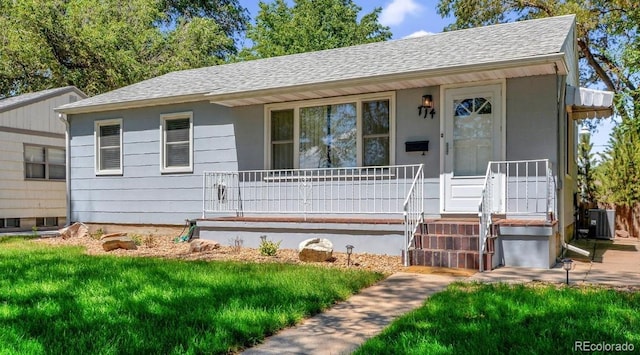 714 Delmar St, Sterling, CO 80751 - view of front of property featuring roof with shingles, covered porch, and a front yard