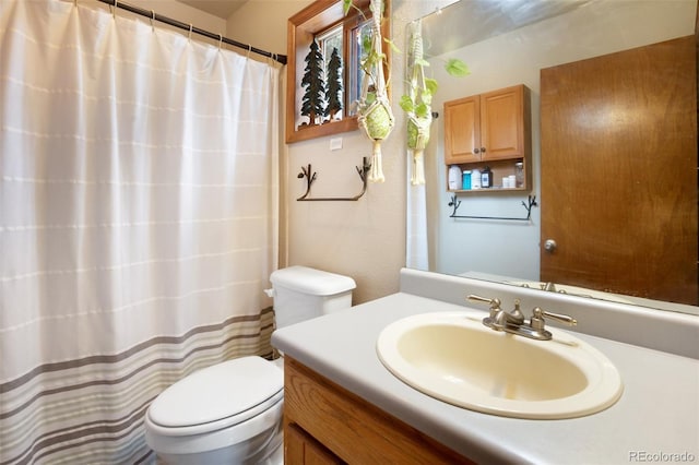 bathroom featuring a shower with curtain, vanity, and toilet