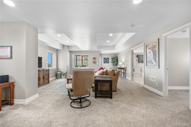 living room featuring recessed lighting, baseboards, visible vents, and carpet