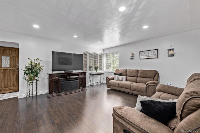 living room with recessed lighting, baseboards, and dark wood-style floors
