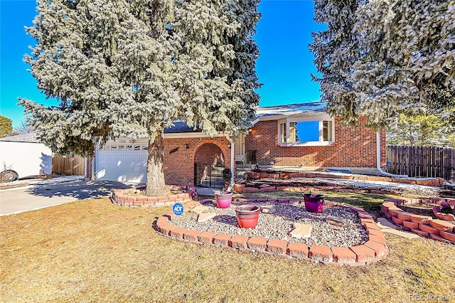 view of front of home featuring a front lawn and a garage