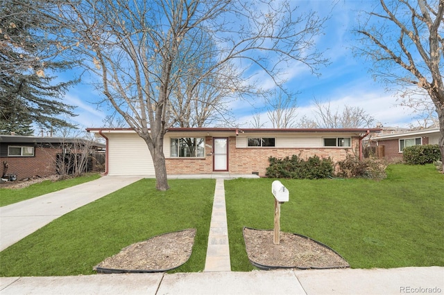 single story home with a front yard