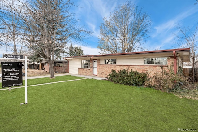 ranch-style home with a front yard