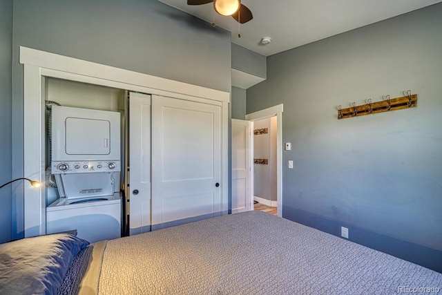 10145 Piute Dr, Salida, CO 81201 - bedroom with stacked washer and clothes dryer, a closet, and ceiling fan