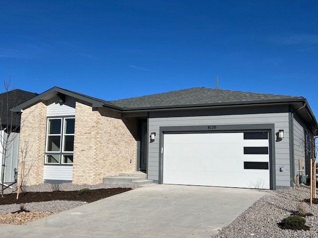 view of front facade featuring a garage