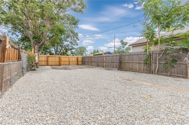 view of yard featuring a patio area