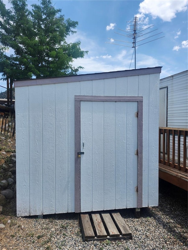 view of outbuilding