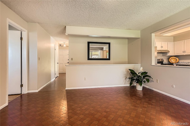 10247 W Arkansas Ave, Lakewood, CO 80232 - empty room featuring a textured ceiling and baseboards