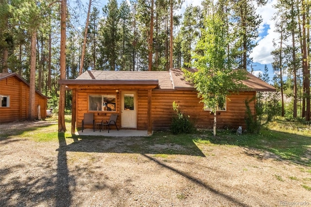 view of front of house with a patio and a front lawn