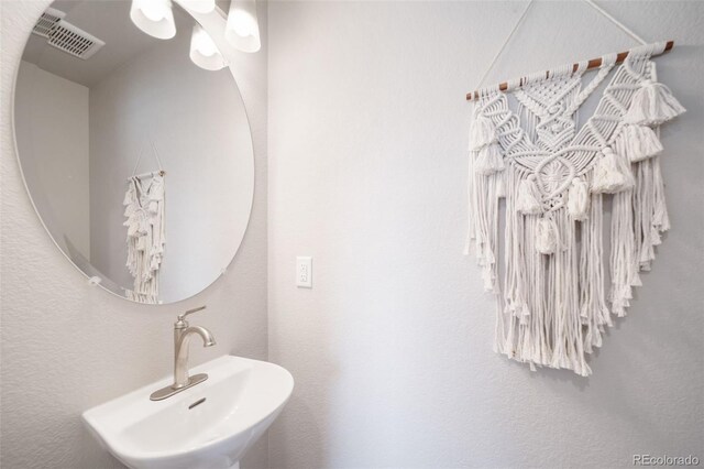 13616 E 103rd Pl, Commerce City, CO 80022 - bathroom featuring a sink