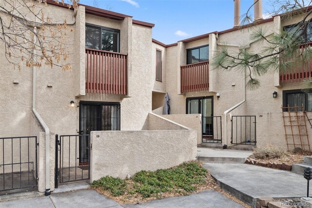 1060 S Parker Rd Unit 19, Denver, CO 80231 - view of building exterior with a fenced front yard