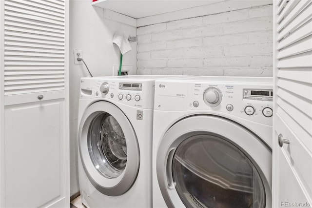 1060 S Parker Rd Unit 19, Denver, CO 80231 - laundry area featuring separate washer and dryer