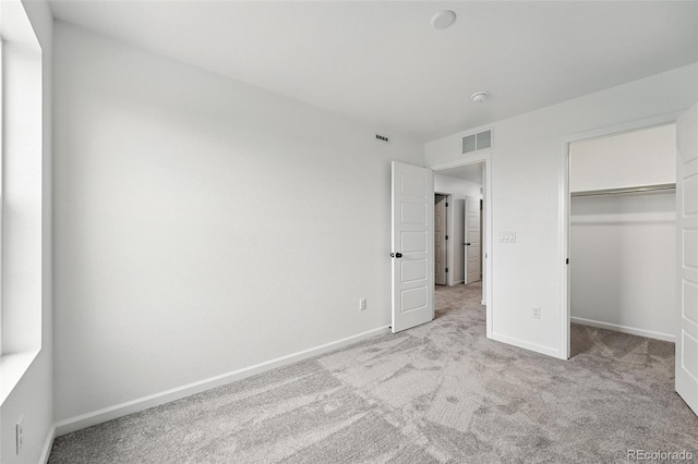 17117 W 91st Ln, Arvada, CO 80007 - unfurnished bedroom with carpet floors, baseboards, a walk in closet, and a closet