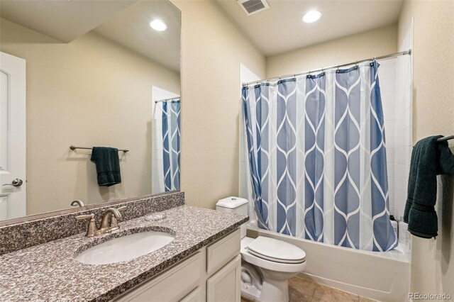 13113 W 73rd Ave, Arvada, CO 80005 - full bath featuring shower / bath combo, toilet, visible vents, recessed lighting, and vanity