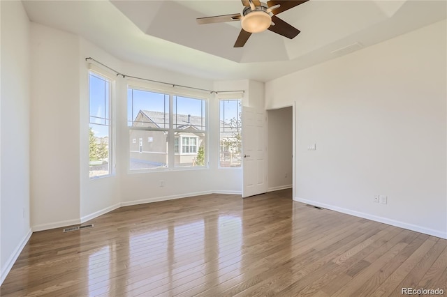 unfurnished room with wood-type flooring and ceiling fan