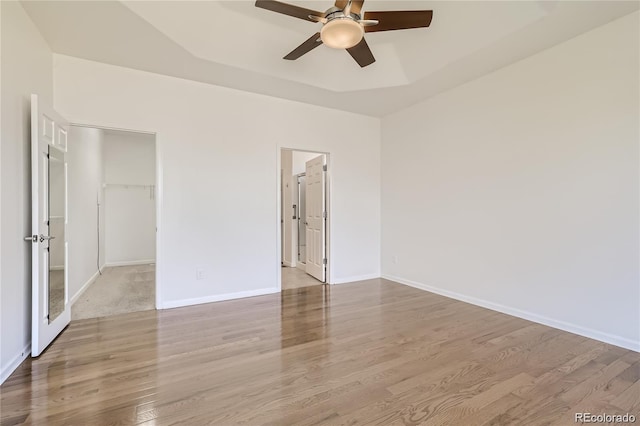 unfurnished room featuring light wood-type flooring and ceiling fan