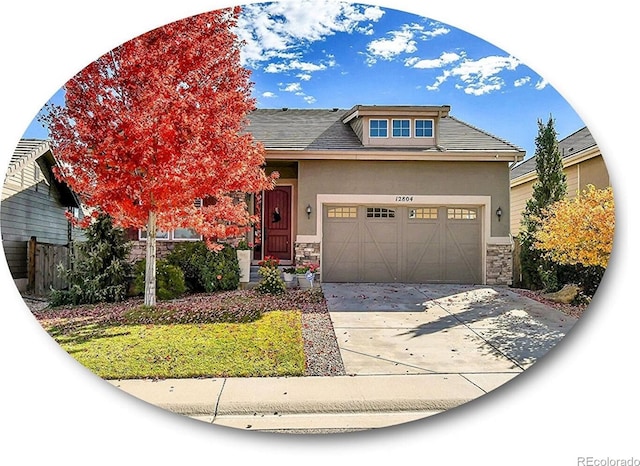 view of front of property featuring a front yard