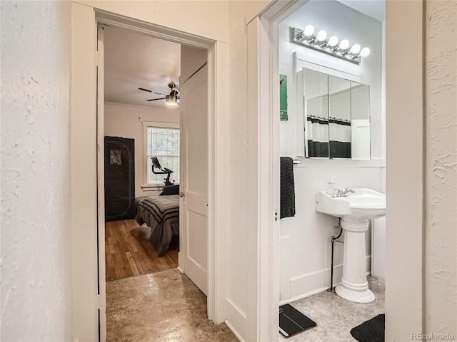 bathroom featuring ceiling fan