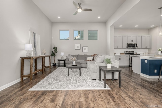 living room featuring dark wood finished floors, recessed lighting, baseboards, and ceiling fan