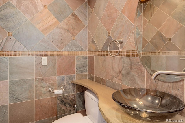 180 Outpost Ln, Evergreen, CO 80439 - half bathroom with a sink and toilet