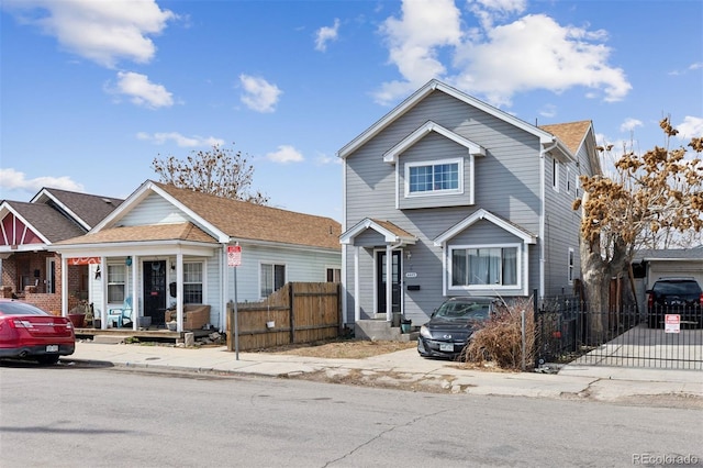 view of front of home featuring a fenced front yard