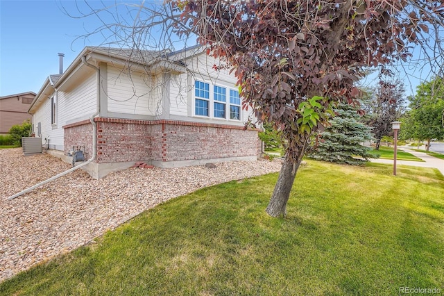 7831 S Addison Way, Aurora, CO 80016 - view of home's exterior featuring brick siding and a yard