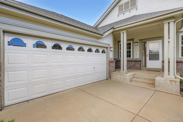 7831 S Addison Way, Aurora, CO 80016 - garage featuring concrete driveway