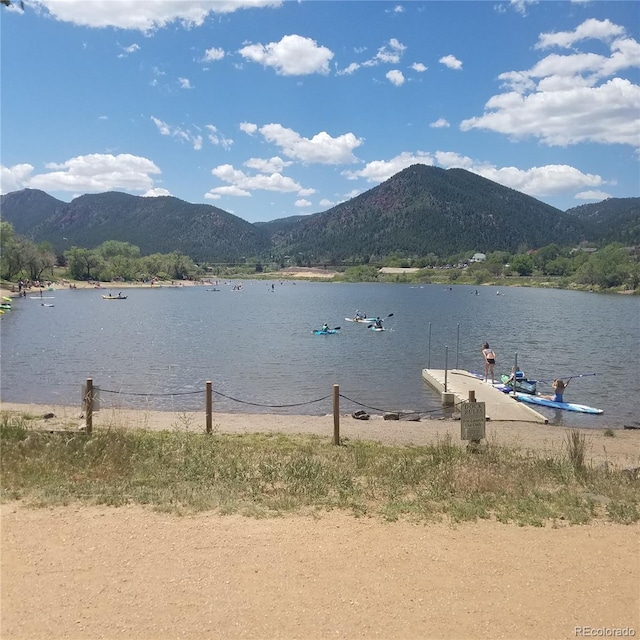 water view with a mountain view