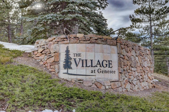 view of community / neighborhood sign