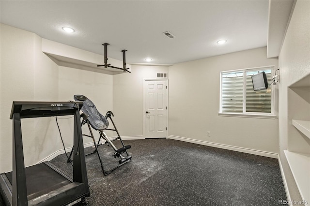 exercise room with baseboards, visible vents, and recessed lighting