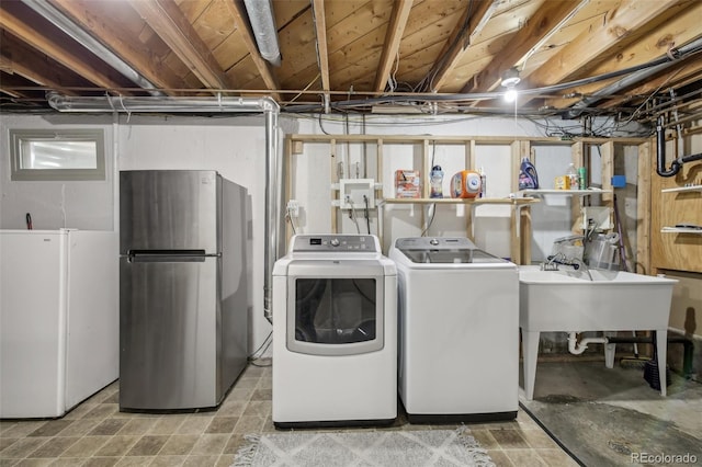 1164 W 101st Pl, Northglenn, CO 80260 - laundry area featuring washer and clothes dryer