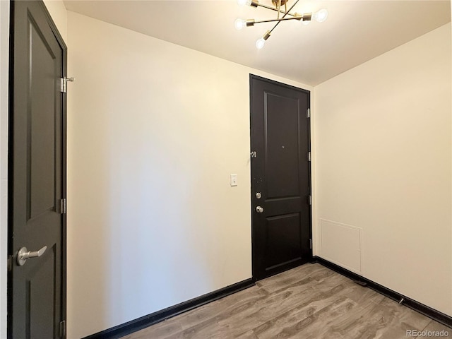 925 N Lincoln St Unit 8H, Denver, CO 80203 - unfurnished room with a chandelier and light wood finished floors