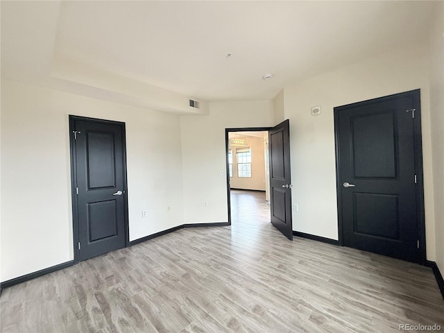 925 N Lincoln St Unit 8H, Denver, CO 80203 - empty room featuring light wood finished floors and baseboards